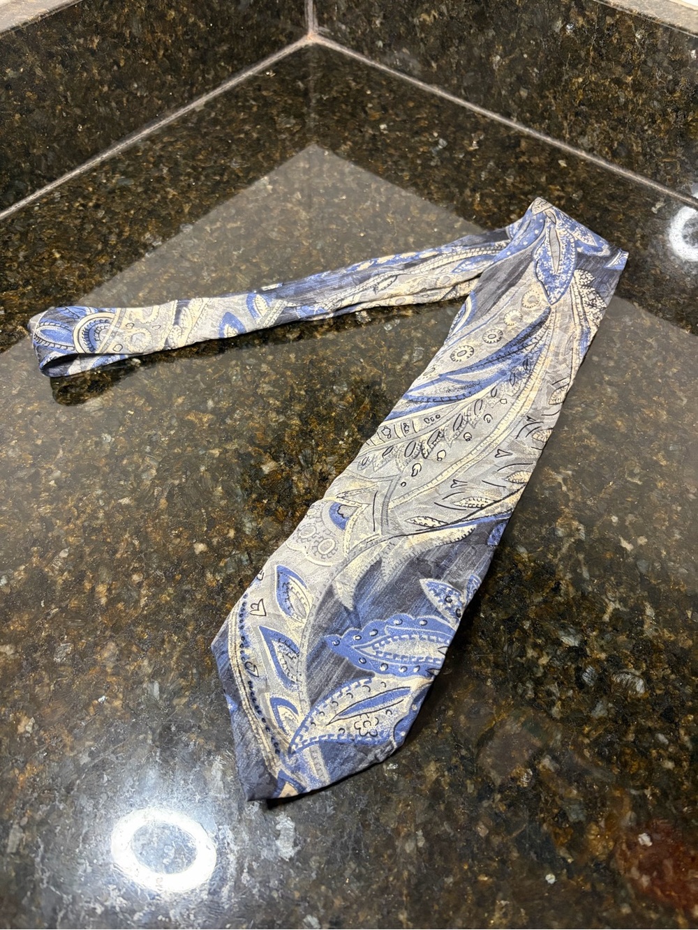 OSCAR DE LA RENTA COLLECTION Men's Blue and Gray Paisley Tie